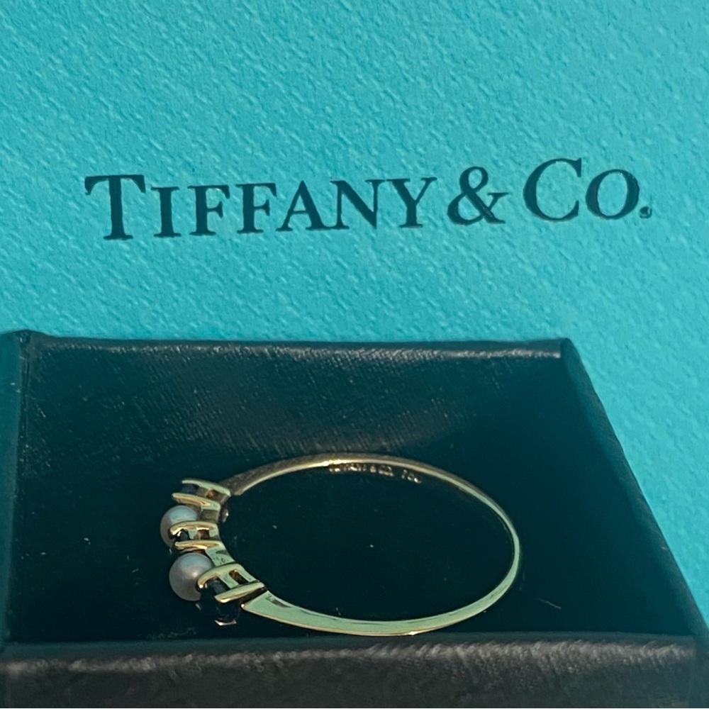 Tiffany & Co. 18K Yellow Gold Pearl & Blue Sapphire Ring 9 1/2 - Picture 9 of 16